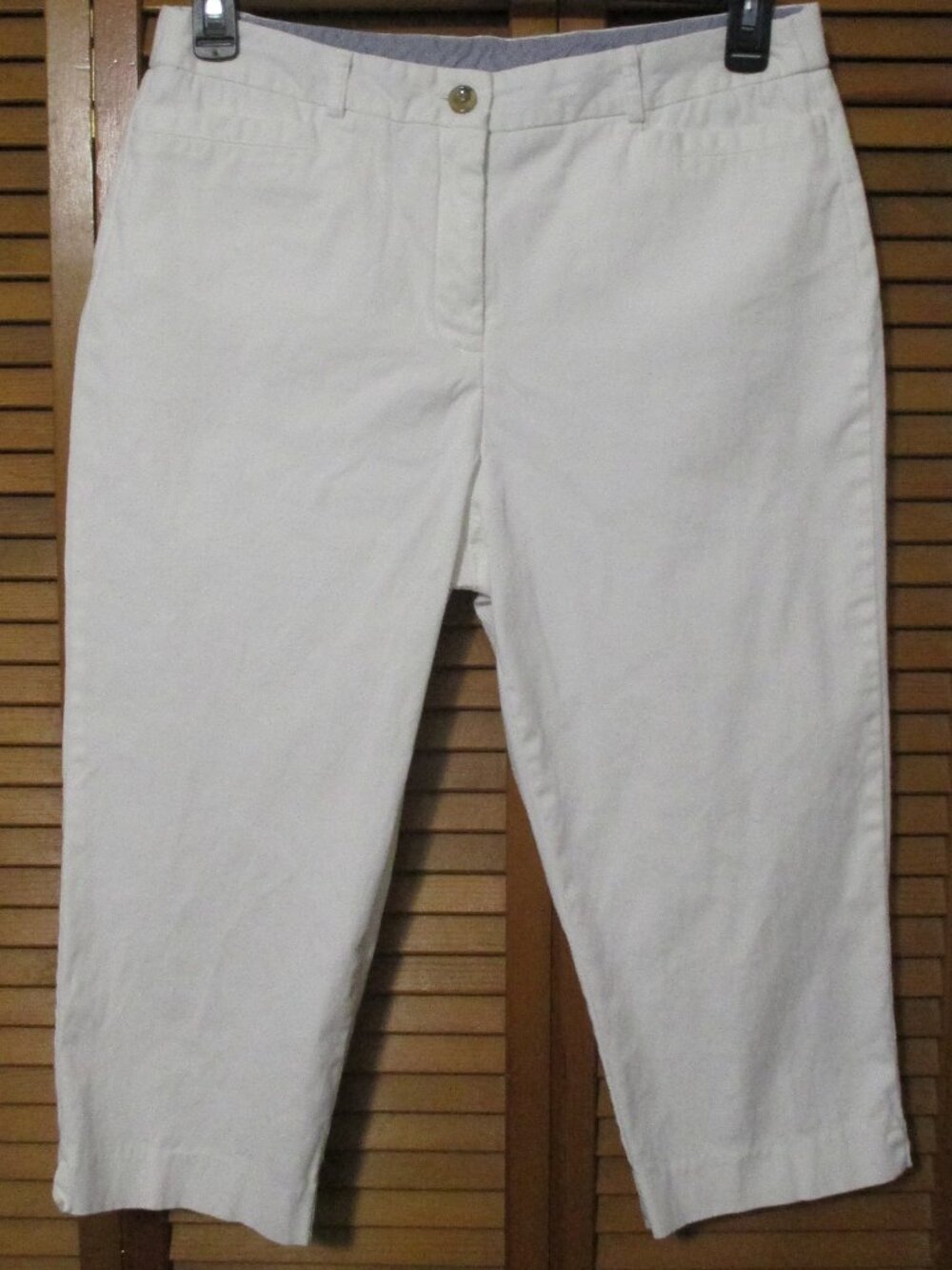 Laura Scott white capris soft cotton, pockets great condition size 12